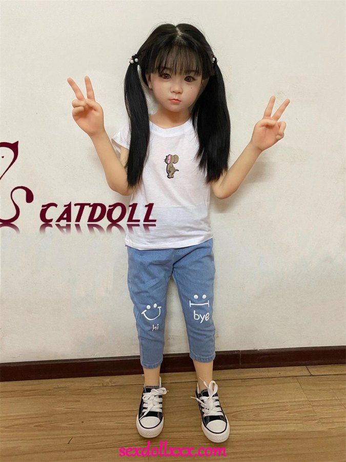 small-hand-sex-doll-k9tix8