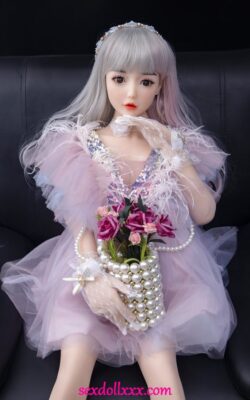 Yumi TPE follando con la muñeca sexual Nagamine - Gladis