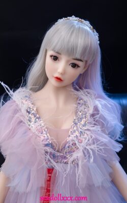 Yumi TPE baise une poupée sexuelle Nagamine - Gladis