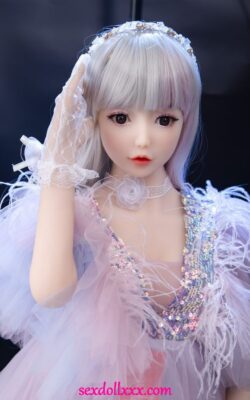 Yumi TPE baise une poupée sexuelle Nagamine - Gladis