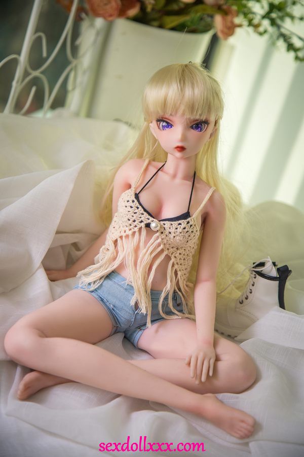 Origine de la poupée d'amour sexuelle Barbie aux seins sexy - Rachal