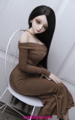 Nawiedzona piękna lalka uwielbia seks – Shayna