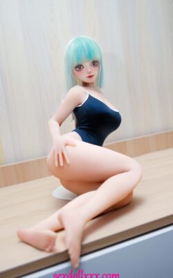 Mujer caliente follando sexo con muñeca sexy - Elysee