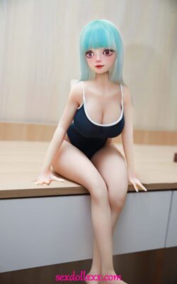 Mujer caliente follando sexo con muñeca sexy - Elysee