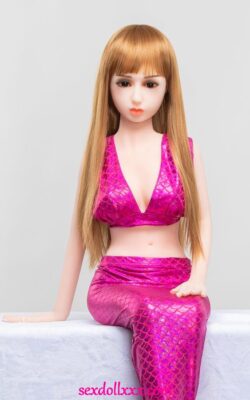 Красивая попка секс-куклы из ТПЭ для мужчин - цветок