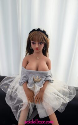 Orgía de muñecas sexuales reales y calientes en gangbang - Fidela