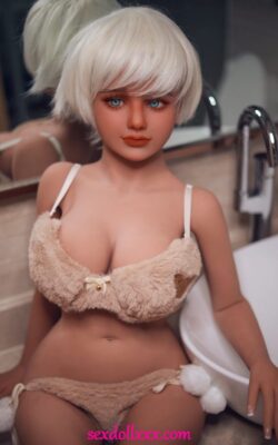 La poupée sexuelle Barbie grandeur nature la plus mignonne - Jelene