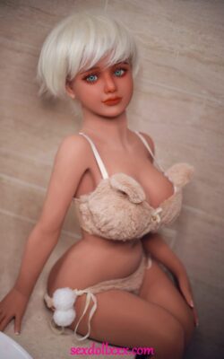Meest schattige levensgrote Barbie-sekspop - Jelene