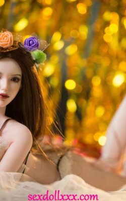 Foto realistiche di bambole sessuali di porno star - Simonne