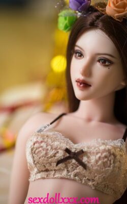 Foto realistiche di bambole sessuali di porno star - Simonne