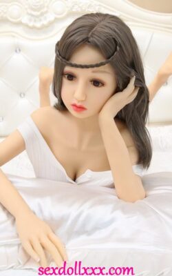 Японская женщина трахает любовную секс-куклу - Джилли