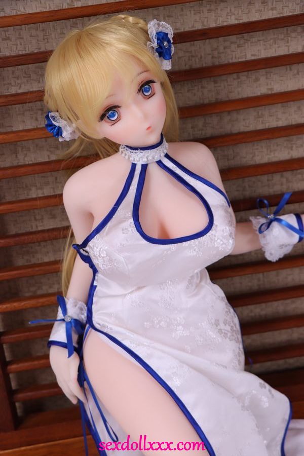 Японская трахающаяся горячая секс-кукла Кларисса - Crysta