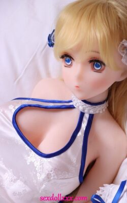 Японская трахающаяся горячая секс-кукла Кларисса - Crysta