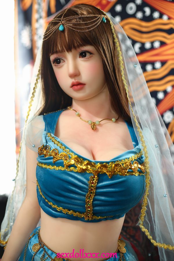 Japońska lalka seksu w przystępnej cenie - Dorine