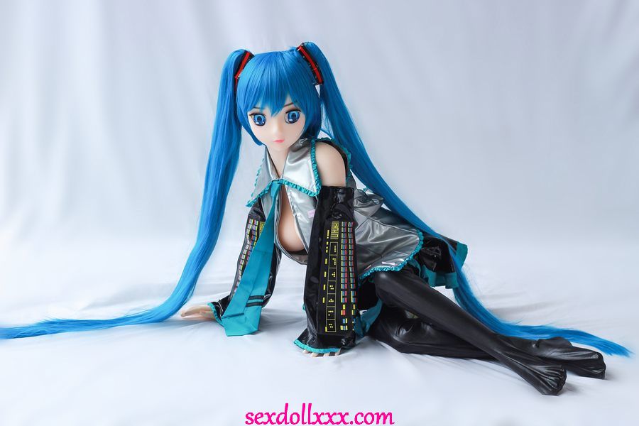 sex-with-doll-g5tiu6