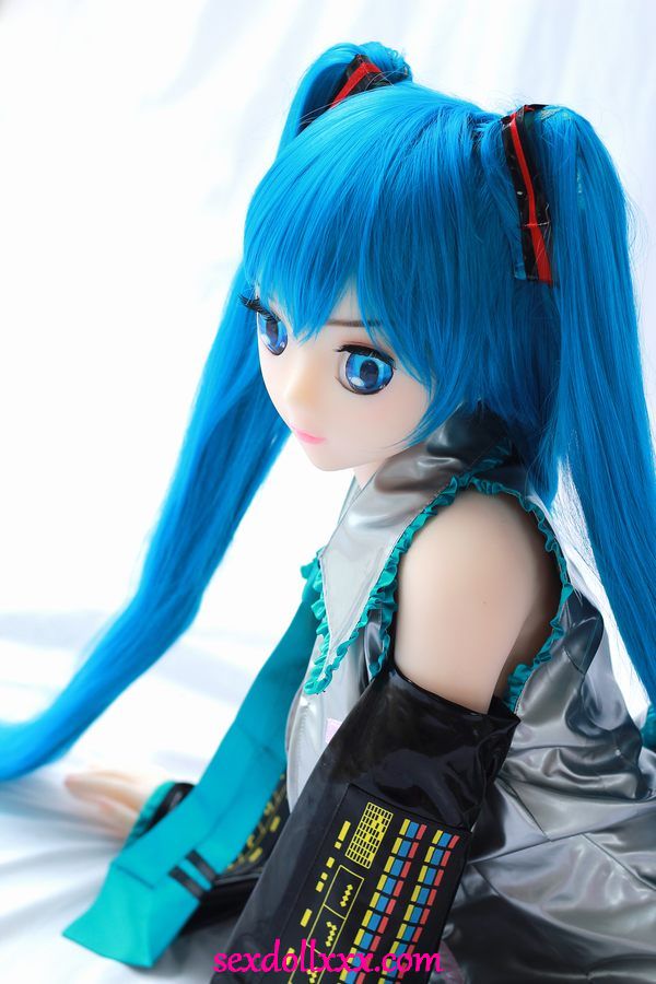 sex-with-doll-g5tiu7