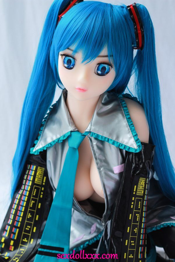 sex-with-doll-g5tiu8