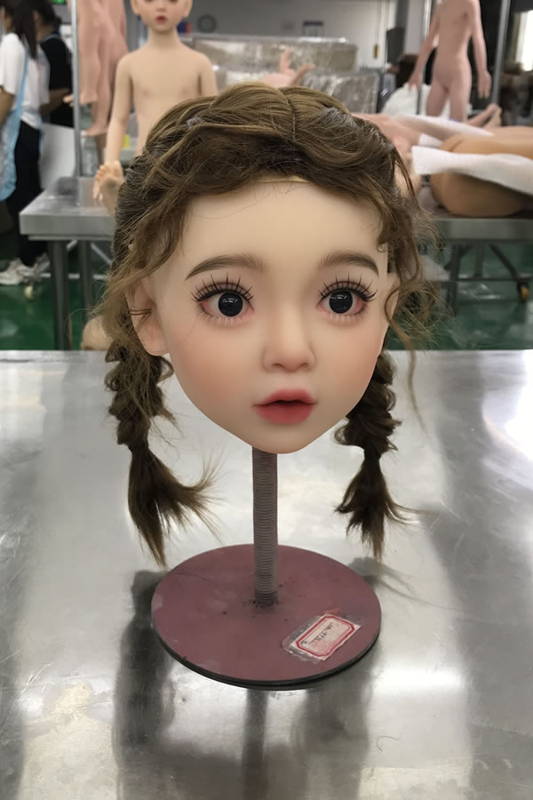 Голова однополой куклы