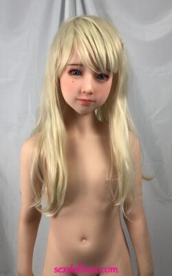 Japanische Sexpuppe American Dad - Nariko