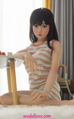 Mignon beaucoup pour une poupée sexuelle japonaise - Tawnya