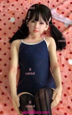 Tener sexo con una muñeca sexual adolescente - Candra