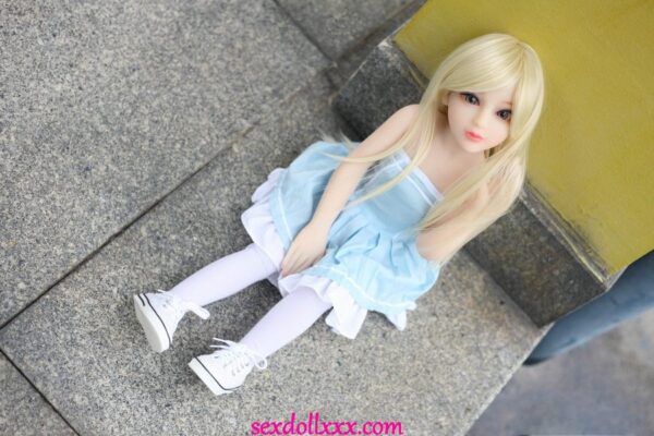 pokimane-sex-doll-wXu79z16 pokimane-sex-doll-wXu79z16