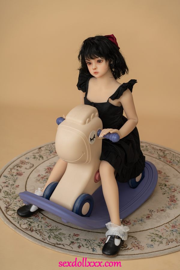 unboxing-sex-doll-aQm82m1