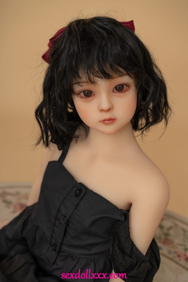 unboxing-sex-doll-aQm82m17