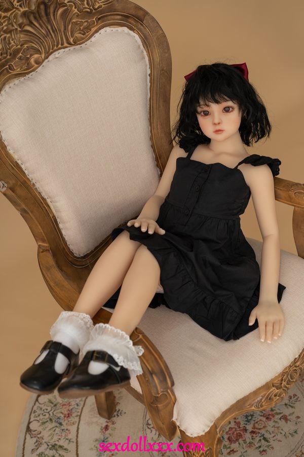 unboxing-sex-doll-aQm82m23