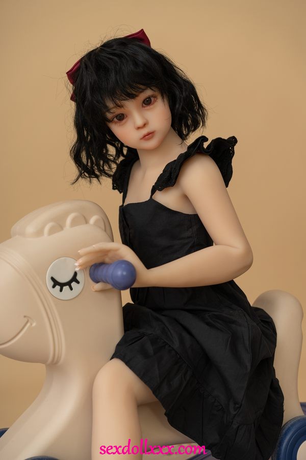 unboxing-sex-doll-aQm82m4