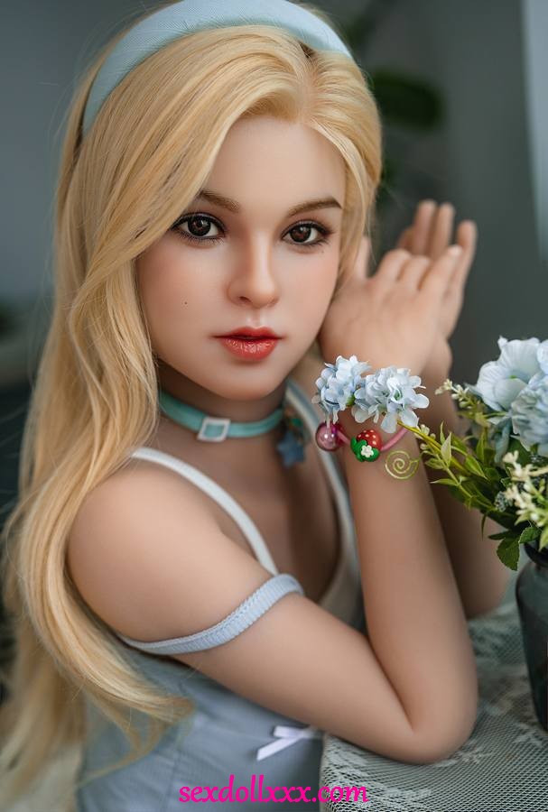 gigantic-sex-doll-nKd72x1