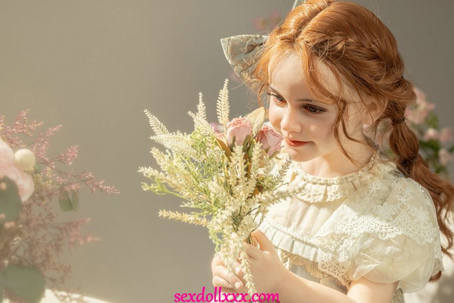 girl-use-sex-doll-gOq78j11