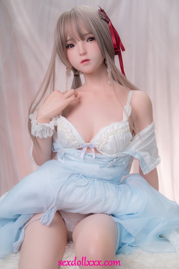 nefertiti-doll-esxc6