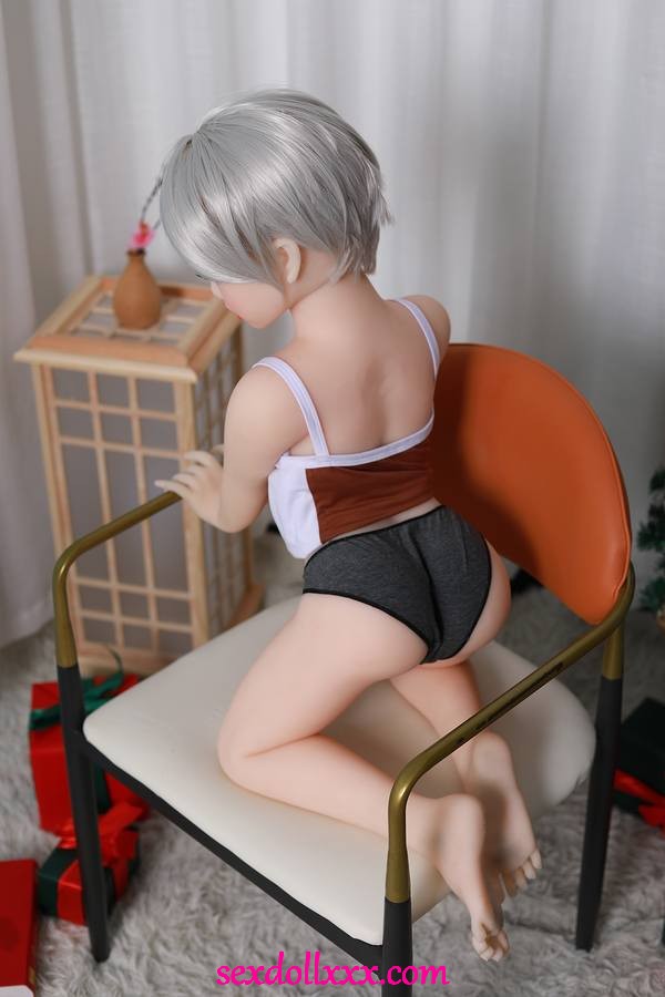 sex-doll-hand-job-aWb68g3