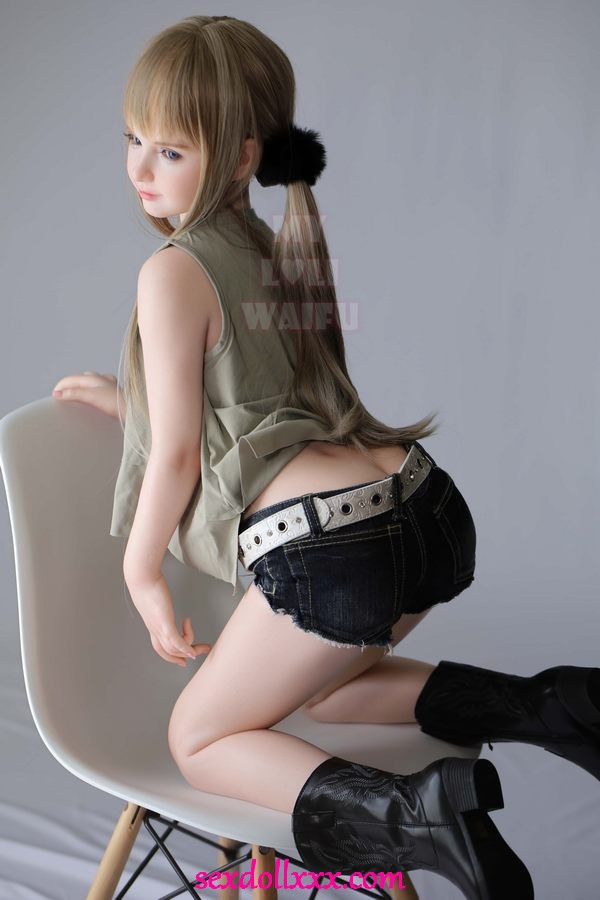 sex-doll-nude-gif-zSr47e7