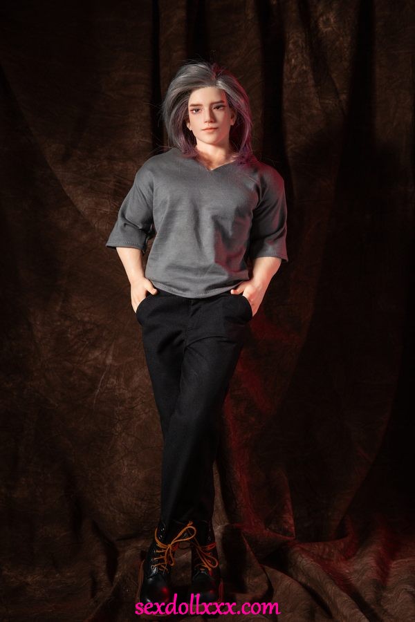 small-boy-doll-u7xiu3