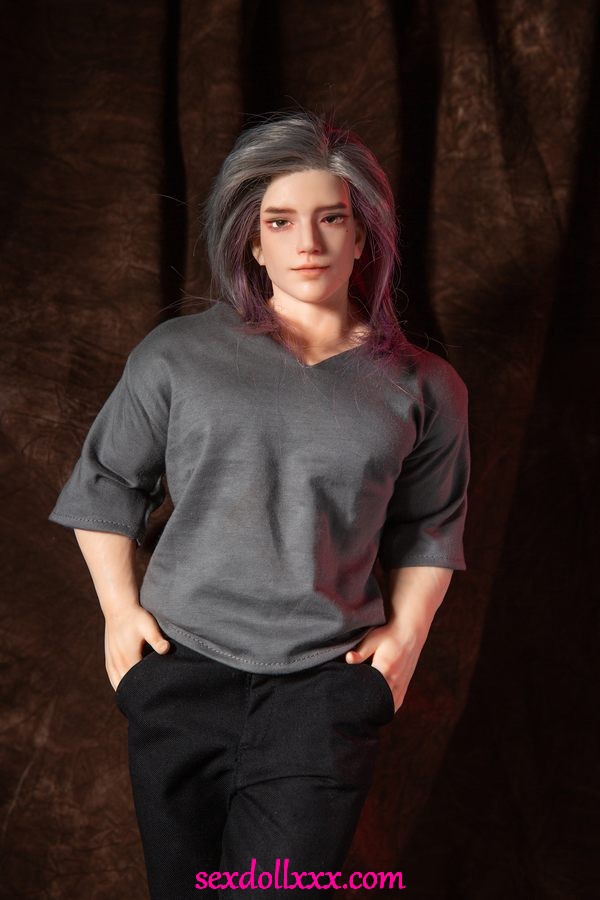 small-boy-doll-u7xiu4