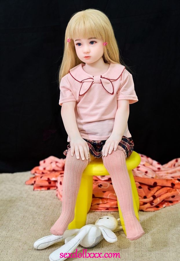 hot-small-dolls-t78ux15