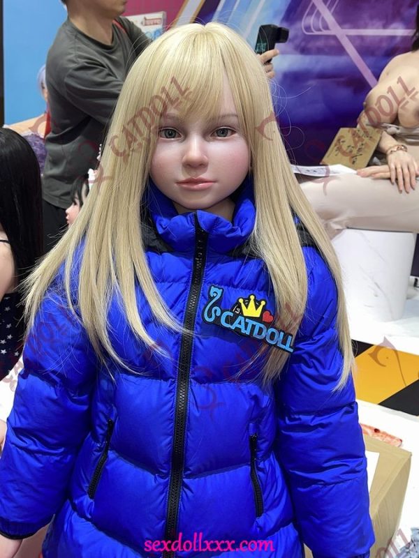 sex-doll-foot-job-lLg42r1 sex-doll-foot-job-lLg42r1