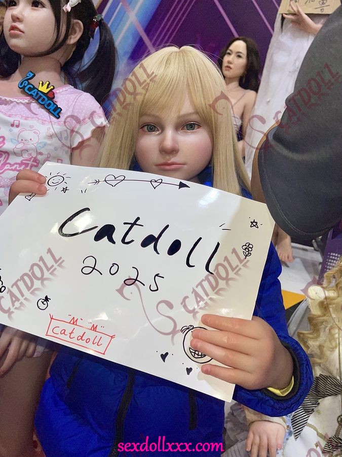 sex-doll-foot-job-lLg42r8