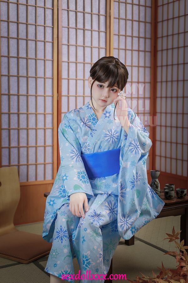 spanking-sex-doll-iQo41r2